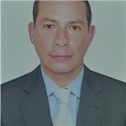 Profesor de ciencias básicas para niños en edad de colegio